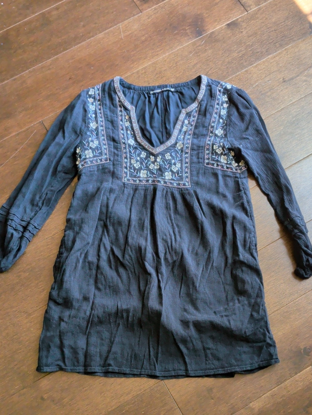 Abercrombie & Fitch Navy Blue Embroidered Long-Sleeve‎ Peasant Top